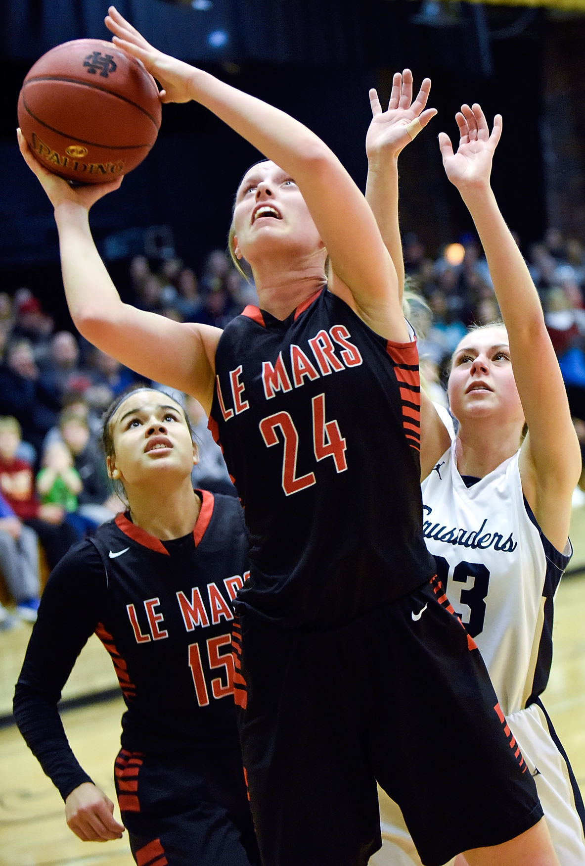 Basketball Le Mars vs. Bishop Heelan